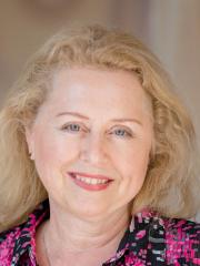 Head shot of Pauline Davies
